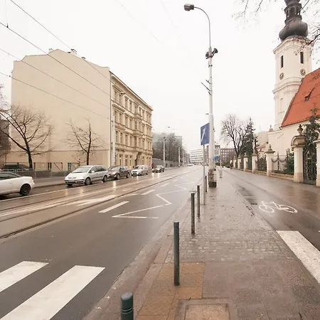 Vanilla אכסניה